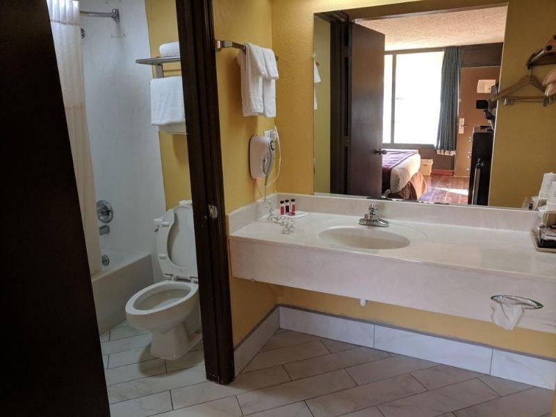 Days Inn By Wyndham Nashville Saint Thomas West Hospital Ngoại thất bức ảnh